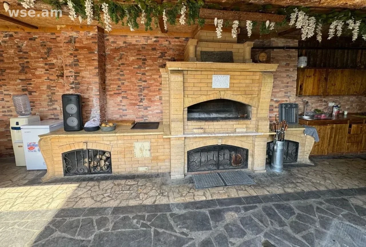 4-комн. дом, 270 м², 3-этажный, улица Ахтанак 16