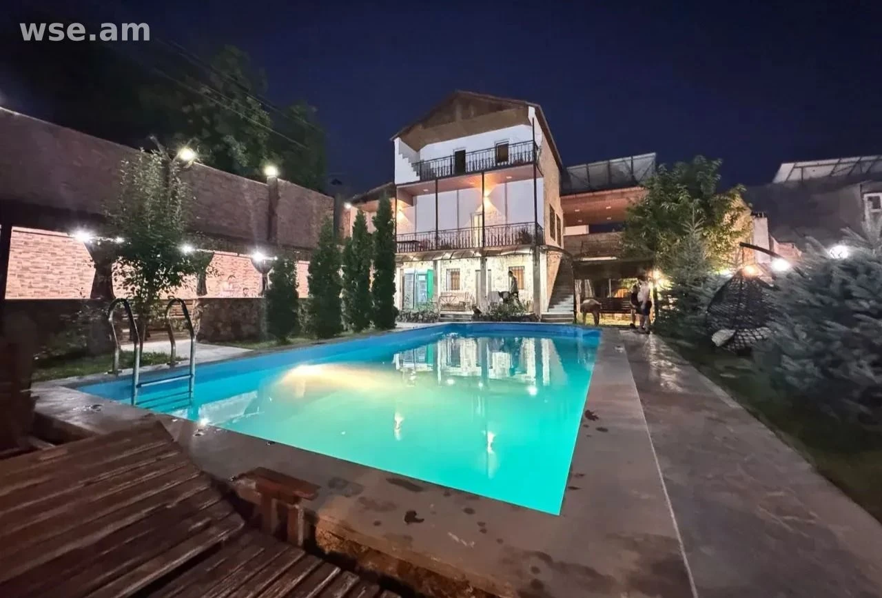 4-комн. дом, 270 м², 3-этажный, улица Ахтанак 16