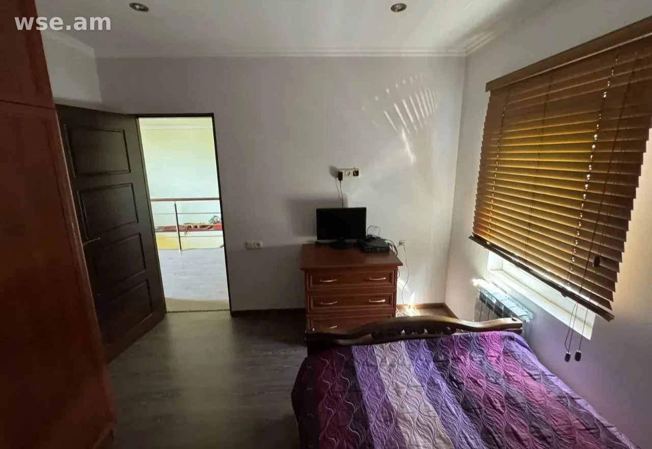 4-комн. дом, 270 м², 3-этажный, улица Ахтанак 16