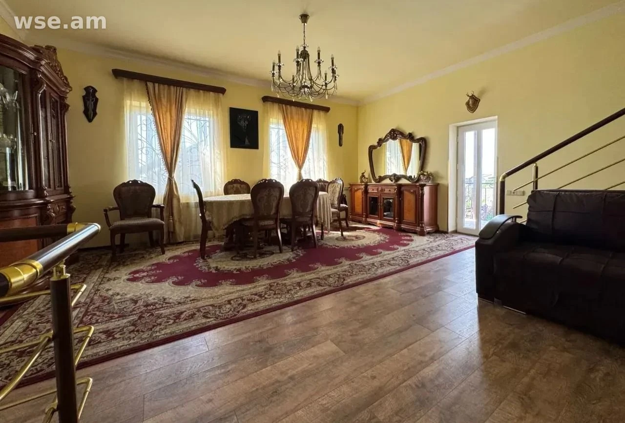 4-комн. дом, 270 м², 3-этажный, улица Ахтанак 16