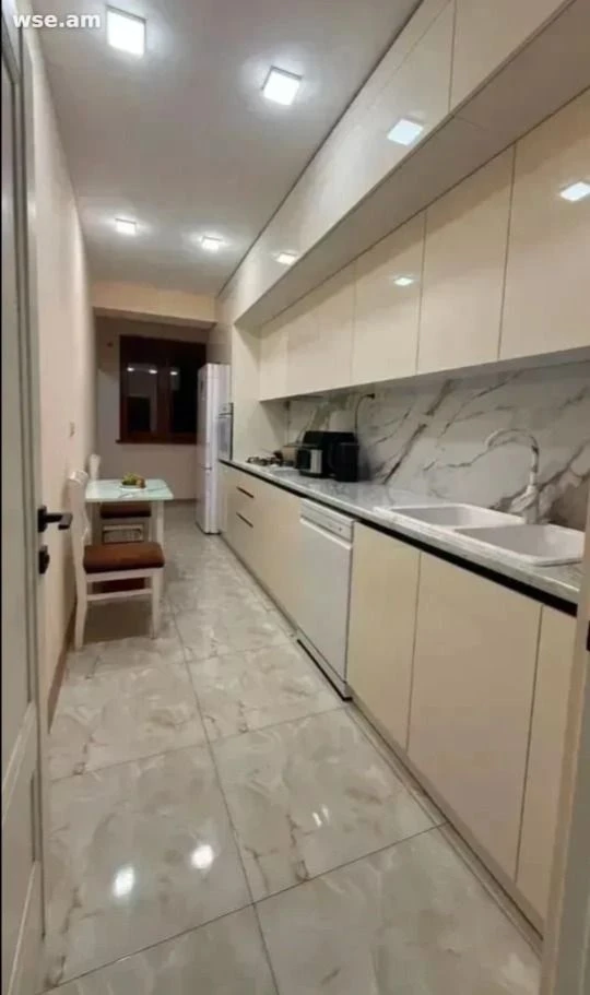 3-комн., 80 м², 2/5 эт., улица Аванесова 7/2