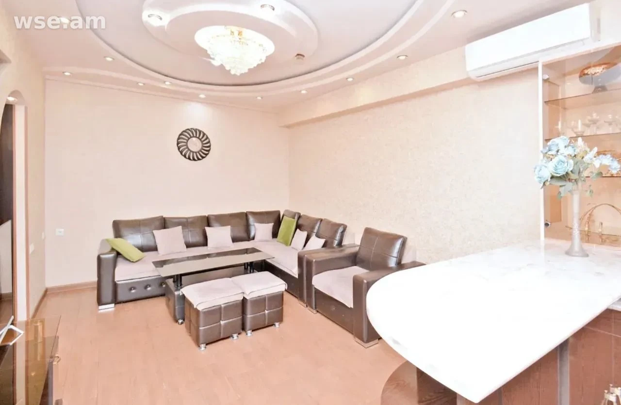 2-комн., 52 м², 6/11 эт., улица Амиряна 25