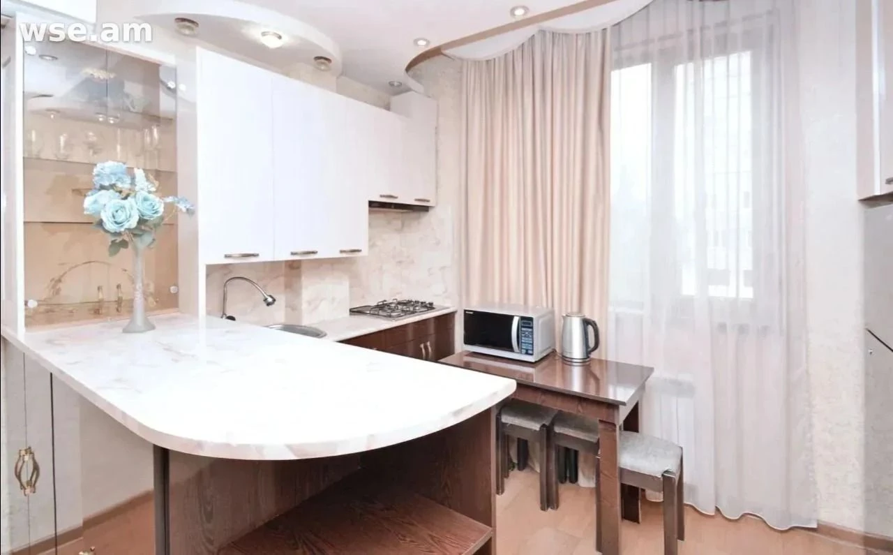 2-комн., 52 м², 6/11 эт., улица Амиряна 25