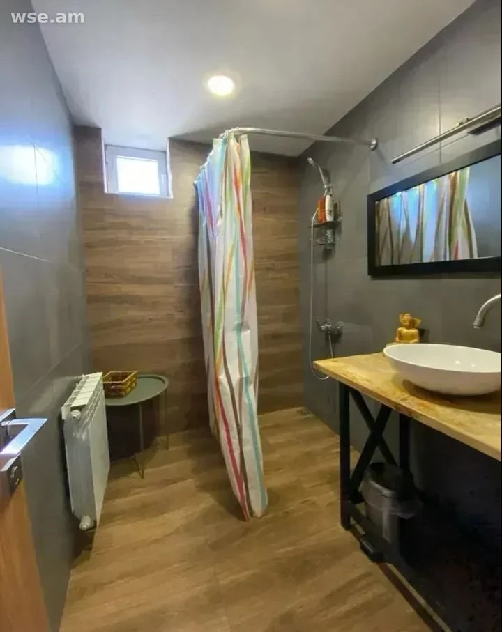2-комн., 70 м², 3/3 эт., Нор Норк