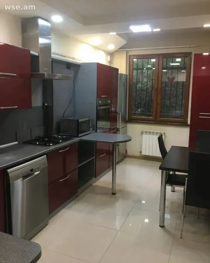 3-комн., 90 м², 2/10 эт., улица Езника Кохбаци