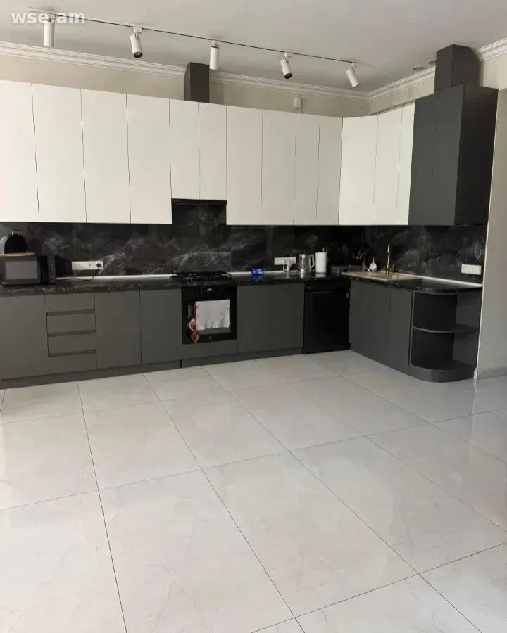 3-комн., 108 м², 1/9 эт., улица Абовяна 42