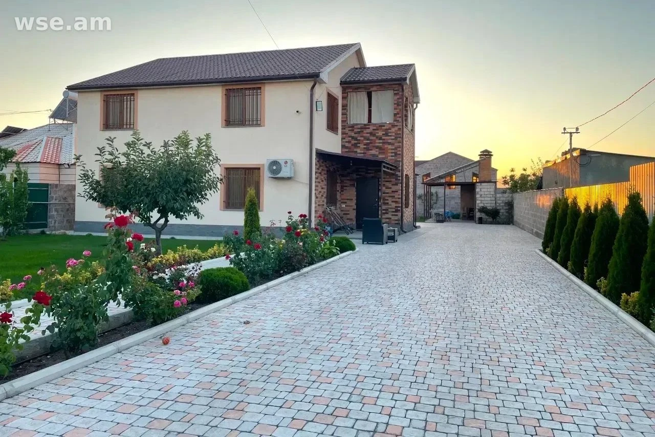 5-սեն. տուն, 220մ², 40.277472, 44.350707,,,,,,,,,,,, — 310 000 $