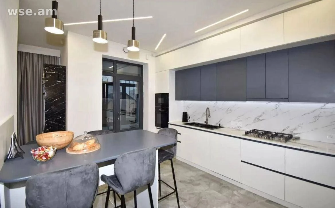 6-комн., 320 м², 1/3 эт., улица Дуряна