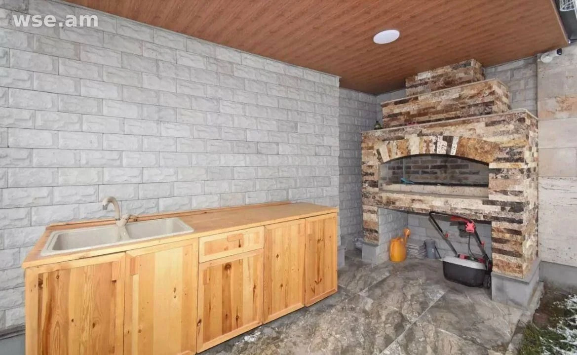 6-комн., 320 м², 1/3 эт., улица Дуряна