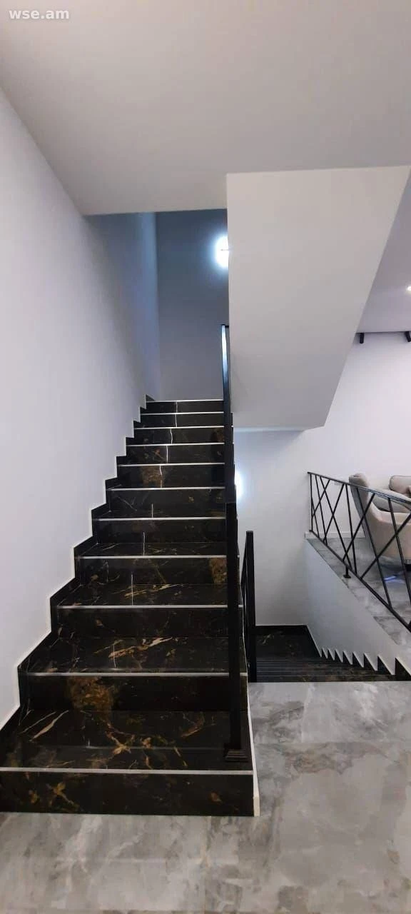 6-комн., 320 м², 1/3 эт., улица Дуряна