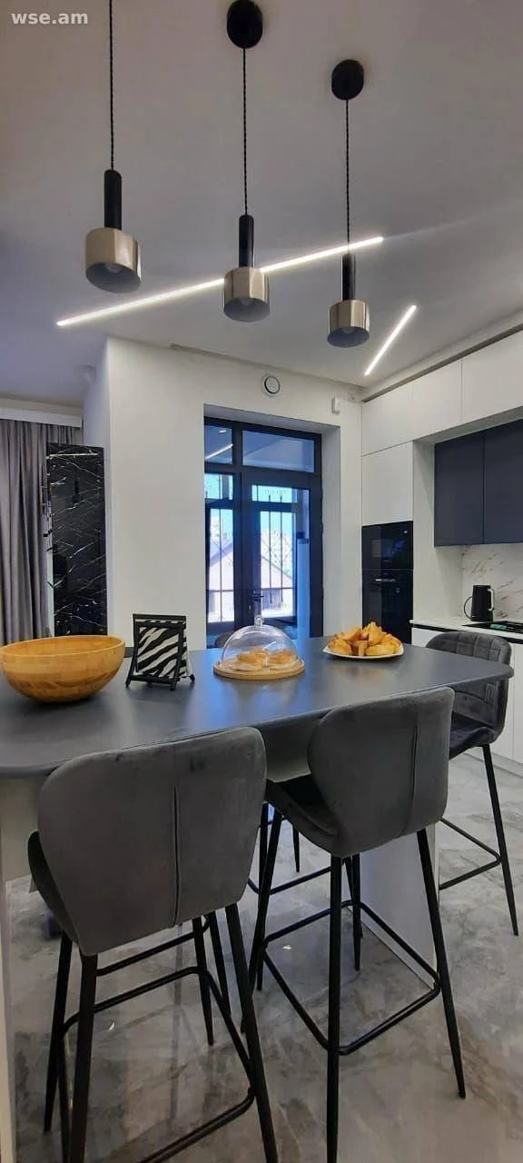 6-комн., 320 м², 1/3 эт., улица Дуряна