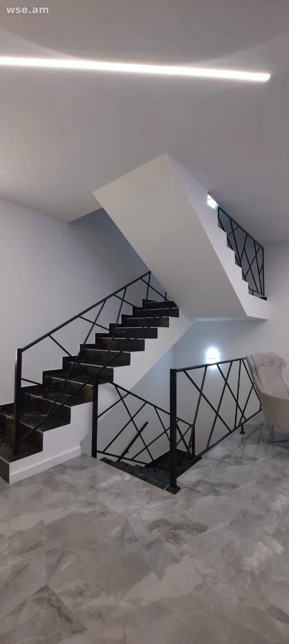 6-комн., 320 м², 1/3 эт., улица Дуряна