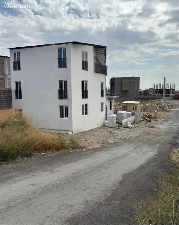 2-комн., 47 м², 2/3 эт., улица Лукашина