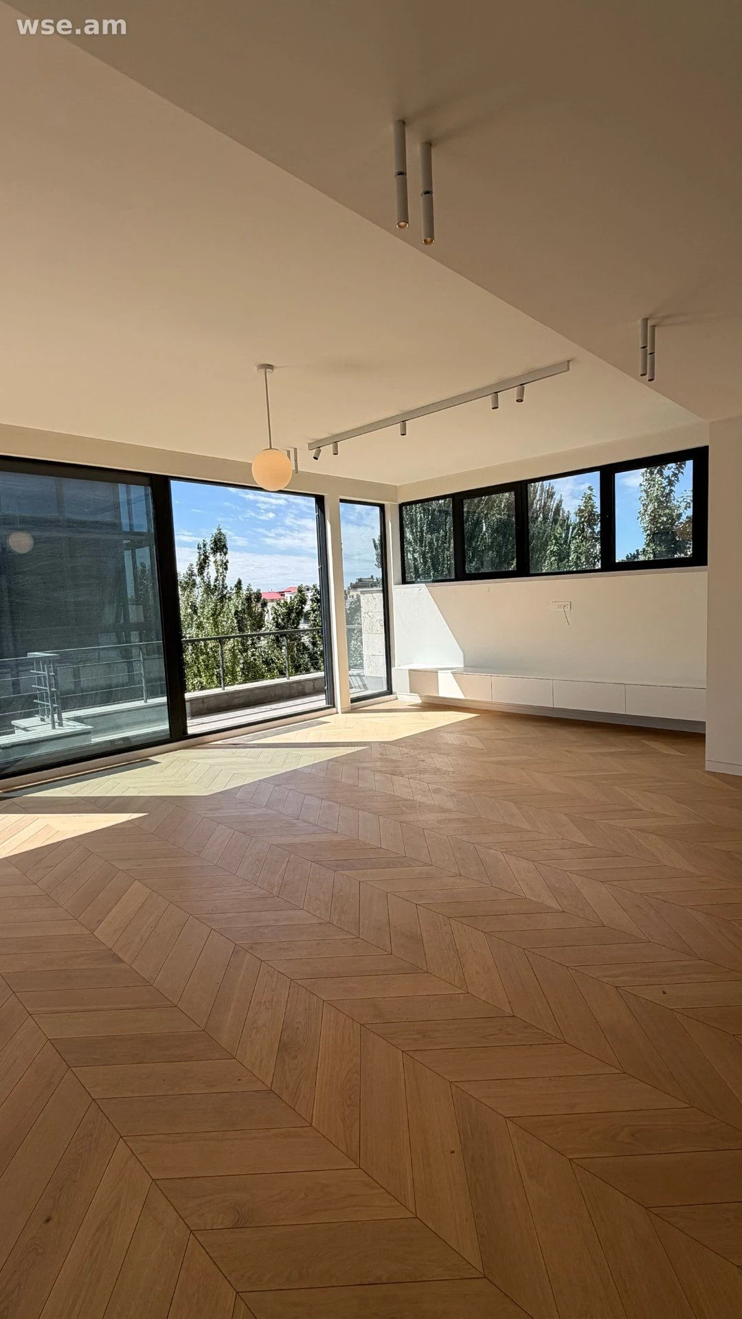 4-комн., 210 м², проспект Азатутян 1/60