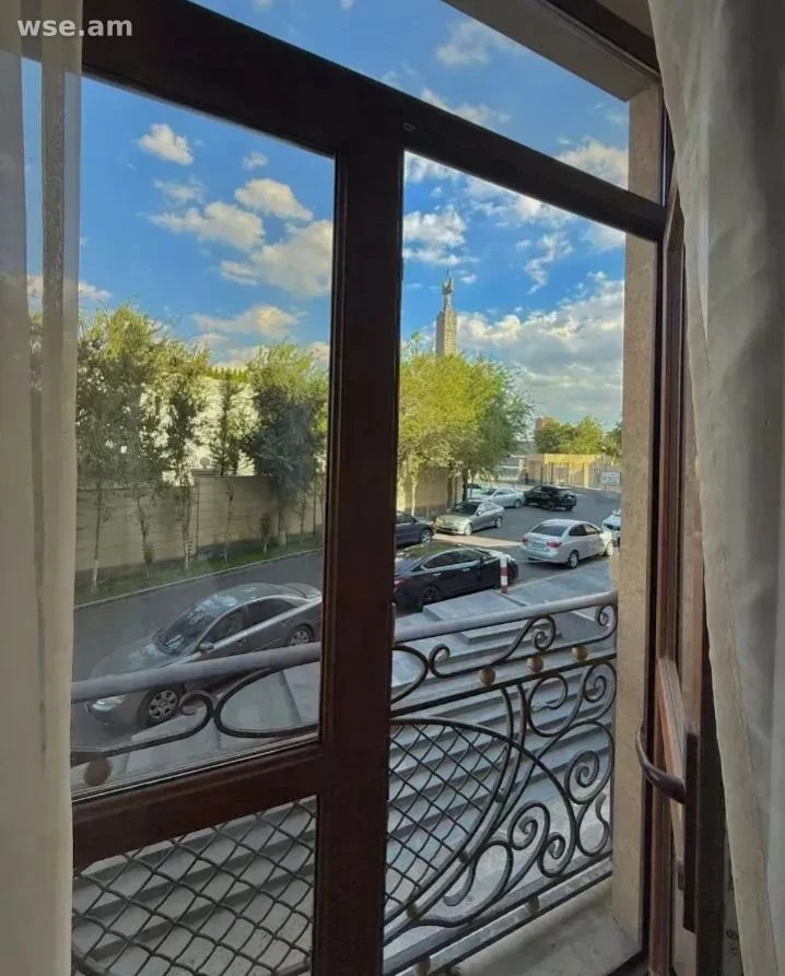 3-room, 110 m², 2/5 floor, 1/18 Azatutyan Avenue