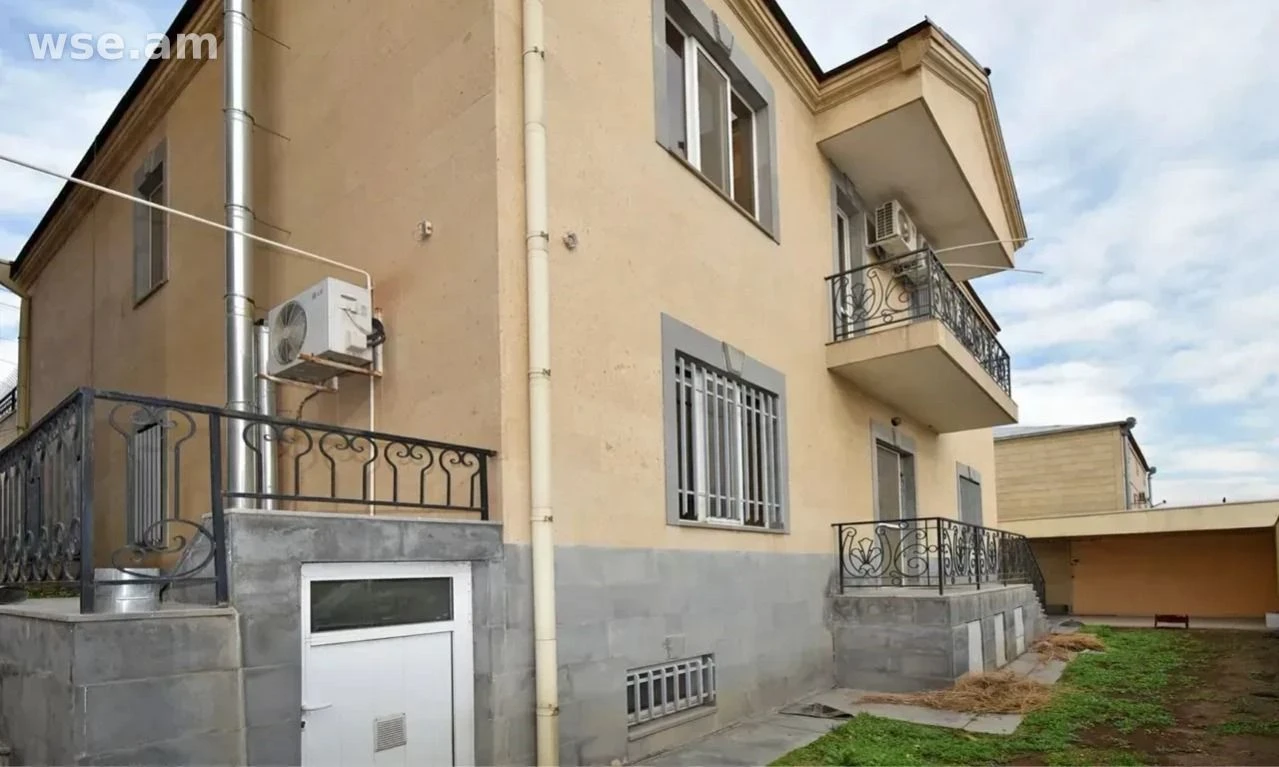 8-комн. дом, 430м², улица Себастия 71 — 5 000 $ | WSE.AM