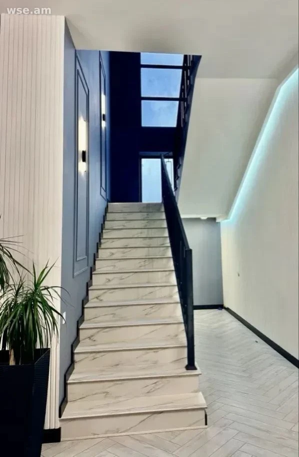 4-комн. дом, 230м², улица Мелкумова 1 — 5 900 $ | WSE.AM