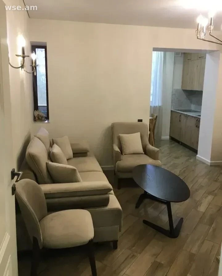 3-սենյականոց, 70 մ², 4/5 հարկ, Գրիբոյեդովի փողոց 2/1
