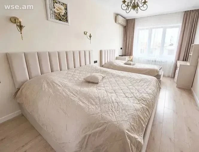 3-սենյականոց, 70 մ², 4/5 հարկ, Գրիբոյեդովի փողոց 2/1