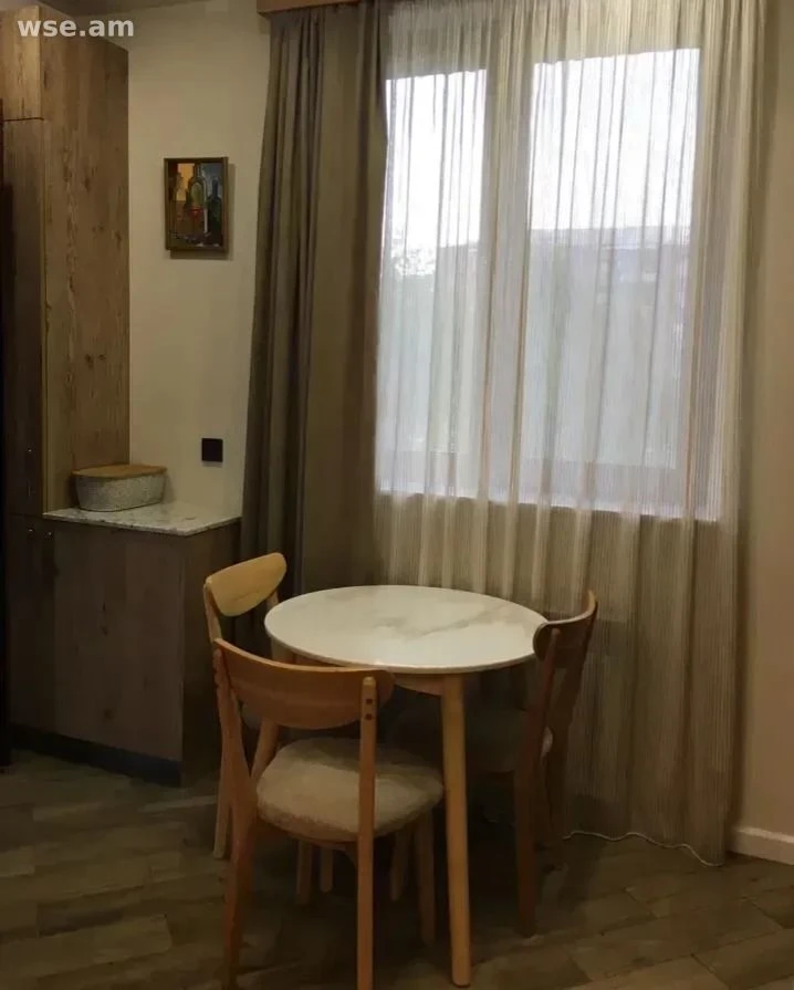 3-սենյականոց, 70 մ², 4/5 հարկ, Գրիբոյեդովի փողոց 2/1