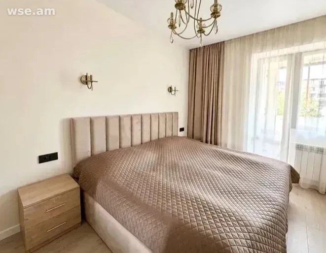 3-սենյականոց, 70 մ², 4/5 հարկ, Գրիբոյեդովի փողոց 2/1