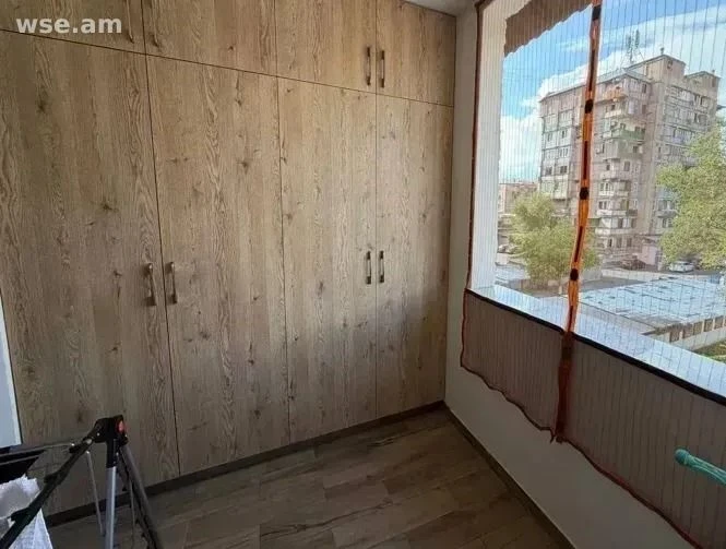 3-սենյականոց, 70 մ², 4/5 հարկ, Գրիբոյեդովի փողոց 2/1