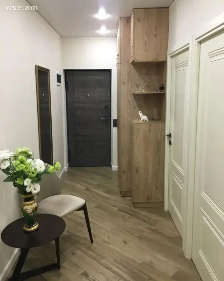 3-սենյականոց, 70 մ², 4/5 հարկ, Գրիբոյեդովի փողոց 2/1