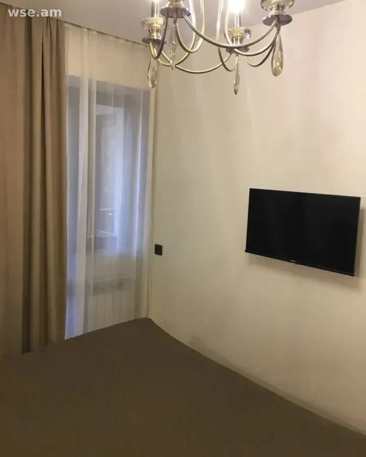 3-սենյականոց, 70 մ², 4/5 հարկ, Գրիբոյեդովի փողոց 2/1