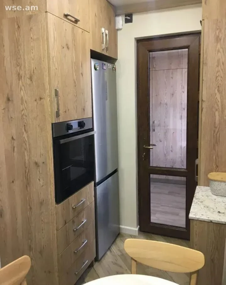 3-սենյականոց, 70 մ², 4/5 հարկ, Գրիբոյեդովի փողոց 2/1