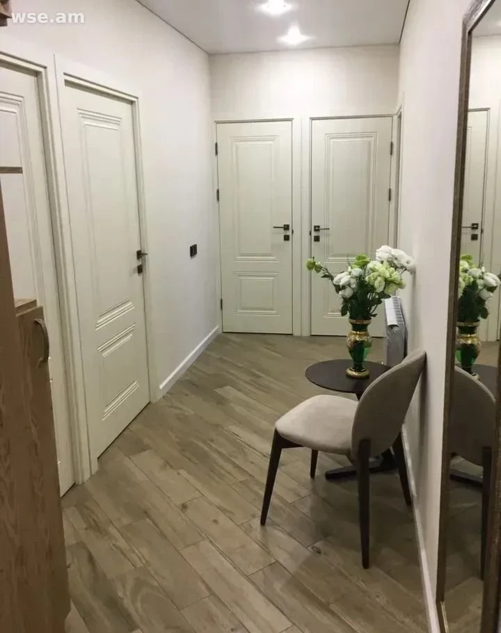 3-սենյականոց, 70 մ², 4/5 հարկ, Գրիբոյեդովի փողոց 2/1
