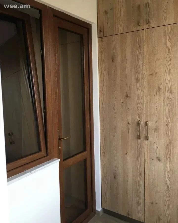 3-սենյականոց, 70 մ², 4/5 հարկ, Գրիբոյեդովի փողոց 2/1