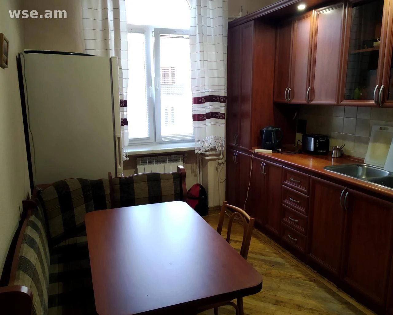 3-սենյականոց, 90 մ², 4/4 հարկ, Մարշալ Բաղրամյանի պողոտա 23