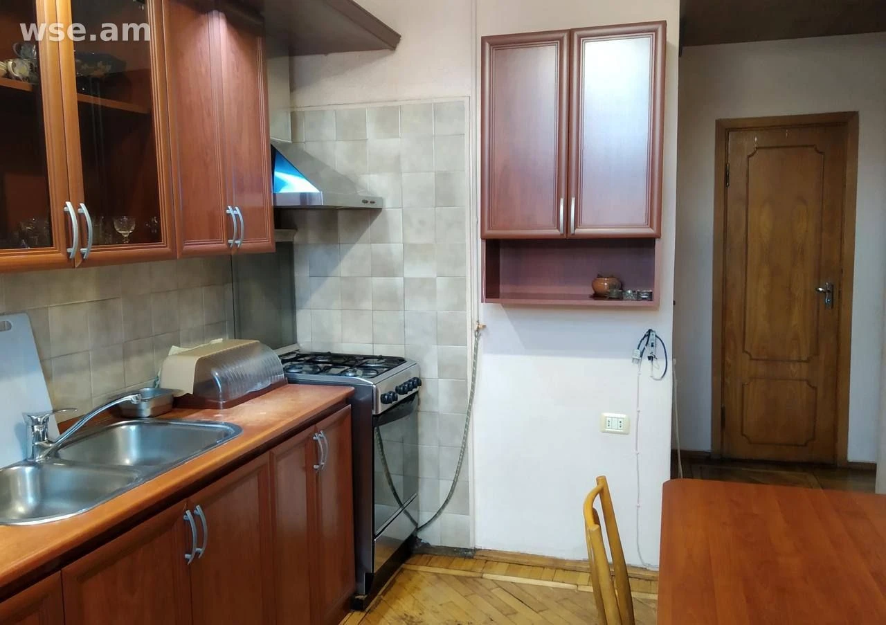 3-սենյականոց, 90 մ², 4/4 հարկ, Մարշալ Բաղրամյանի պողոտա 23