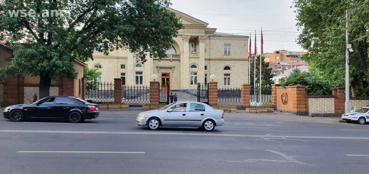 3-սենյականոց, 90 մ², 4/4 հարկ, Մարշալ Բաղրամյանի պողոտա 23