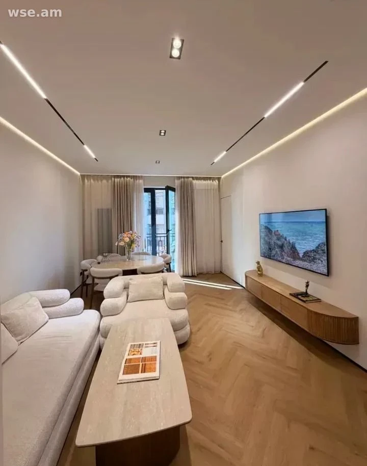 3-սենյականոց, 86 մ², 4/4 հարկ, Հակոբ Պարոնյանի փողոց 15