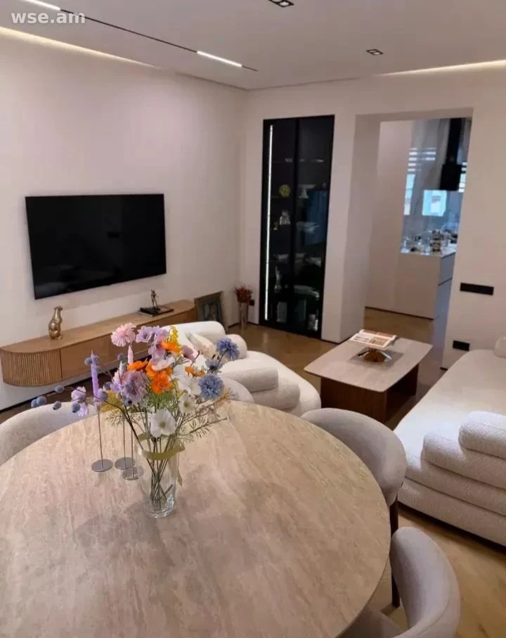 3-սենյականոց, 86 մ², 4/4 հարկ, Հակոբ Պարոնյանի փողոց 15