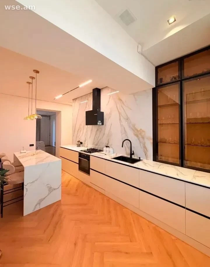 3-սենյականոց, 86 մ², 4/4 հարկ, Հակոբ Պարոնյանի փողոց 15