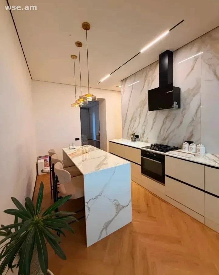 3-սենյականոց, 86 մ², 4/4 հարկ, Հակոբ Պարոնյանի փողոց 15