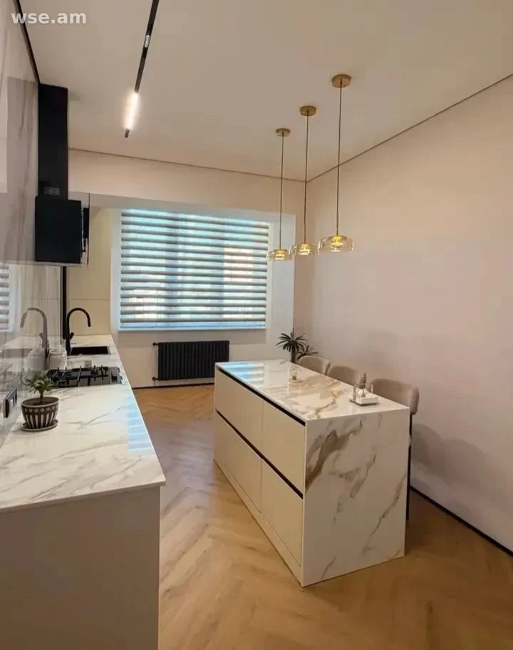 3-սենյականոց, 86 մ², 4/4 հարկ, Հակոբ Պարոնյանի փողոց 15