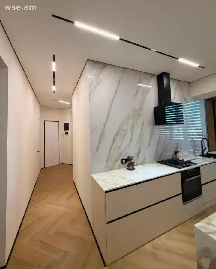 3-սենյականոց, 86 մ², 4/4 հարկ, Հակոբ Պարոնյանի փողոց 15