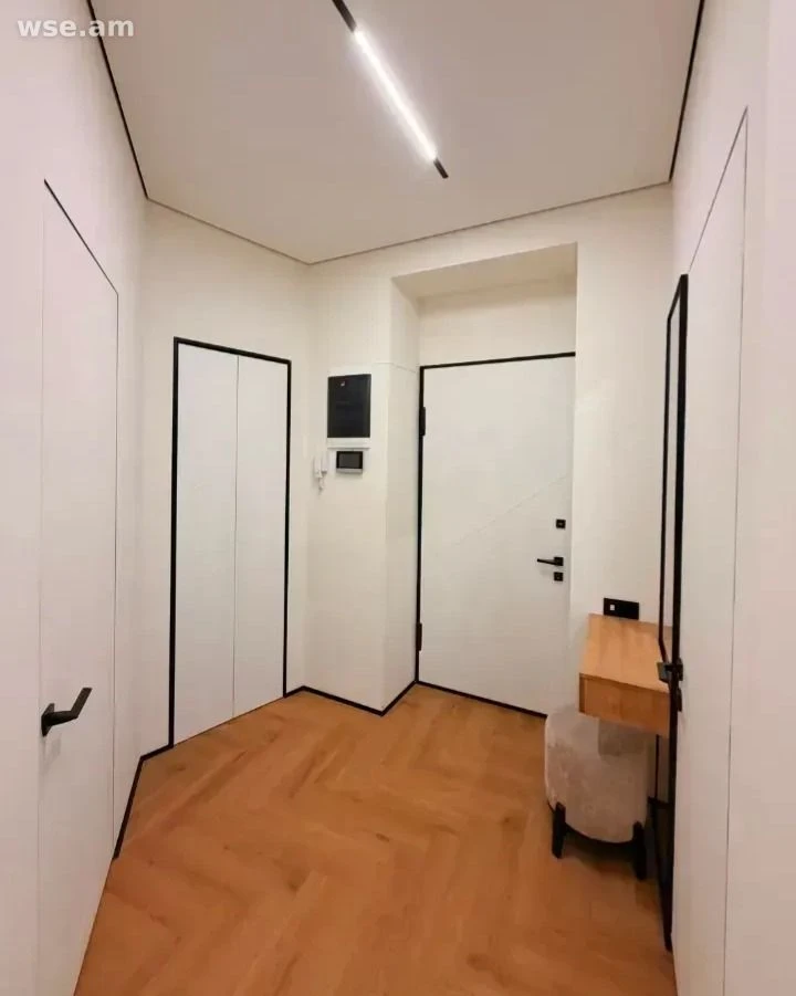 3-սենյականոց, 86 մ², 4/4 հարկ, Հակոբ Պարոնյանի փողոց 15