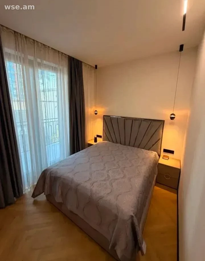 3-սենյականոց, 86 մ², 4/4 հարկ, Հակոբ Պարոնյանի փողոց 15