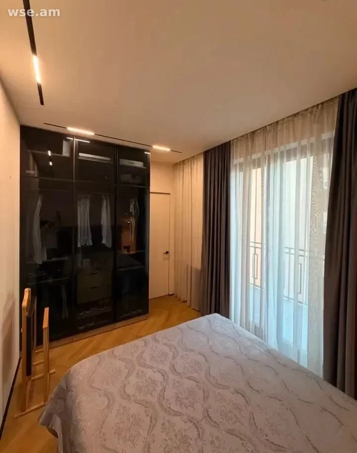 3-սենյականոց, 86 մ², 4/4 հարկ, Հակոբ Պարոնյանի փողոց 15