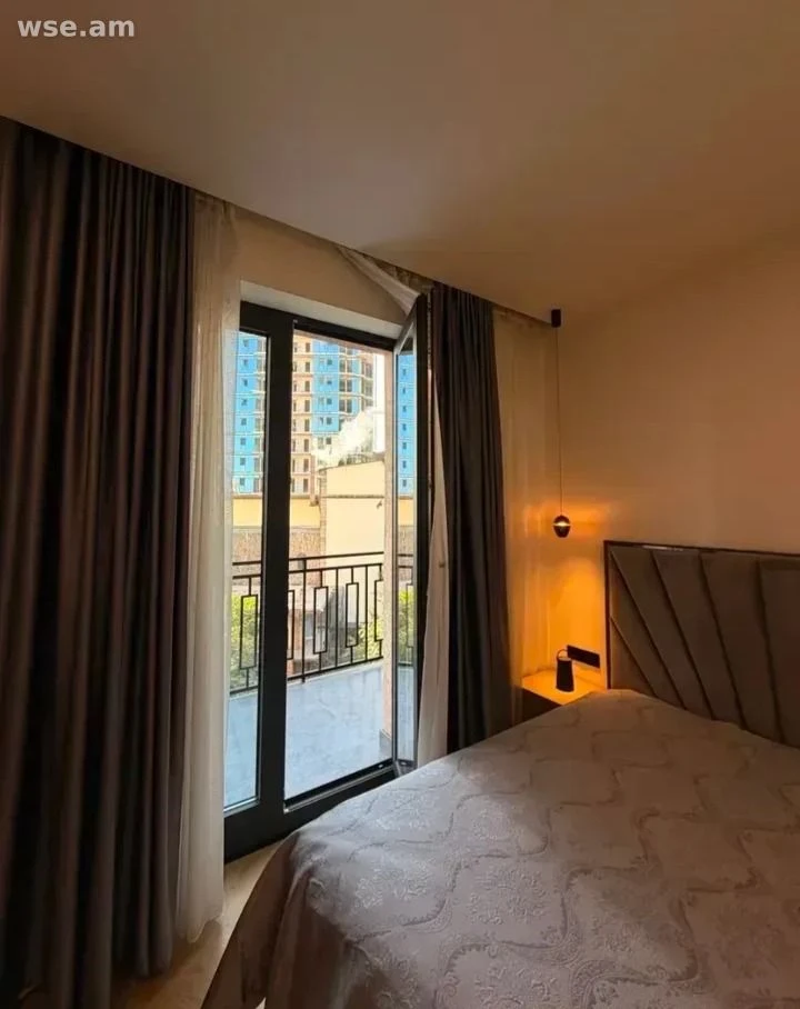 3-սենյականոց, 86 մ², 4/4 հարկ, Հակոբ Պարոնյանի փողոց 15