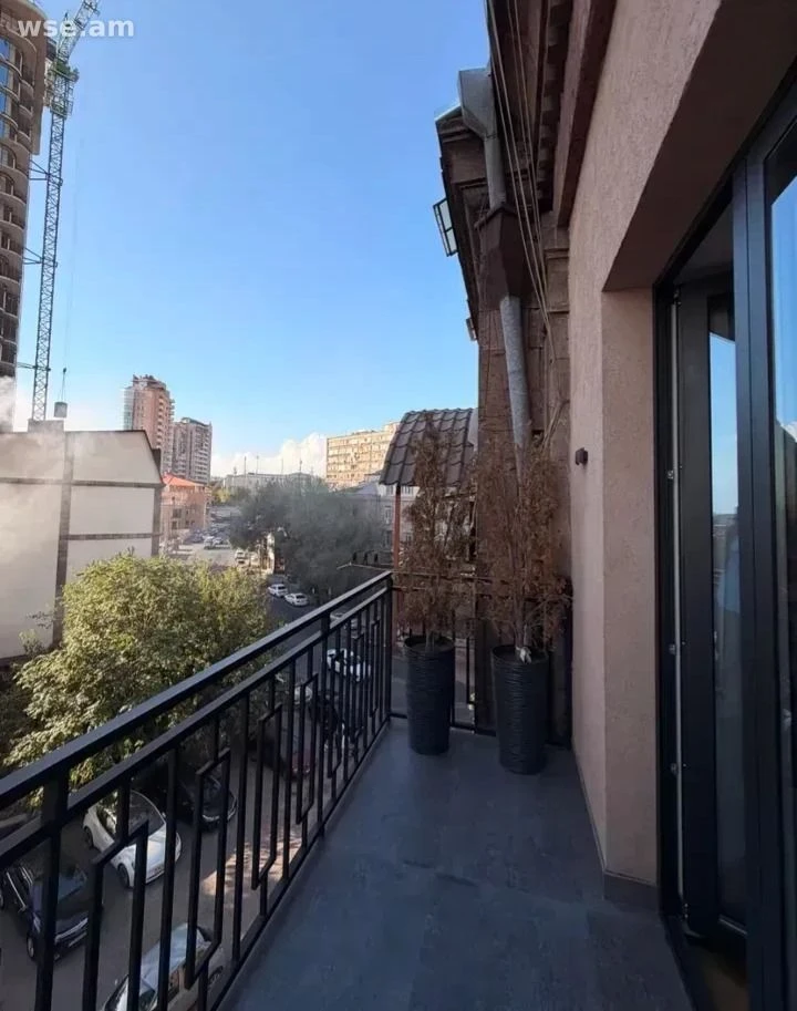 3-սենյականոց, 86 մ², 4/4 հարկ, Հակոբ Պարոնյանի փողոց 15
