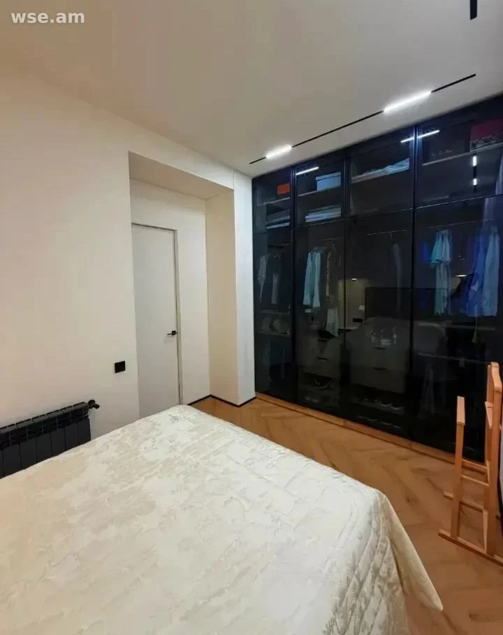 3-սենյականոց, 86 մ², 4/4 հարկ, Հակոբ Պարոնյանի փողոց 15