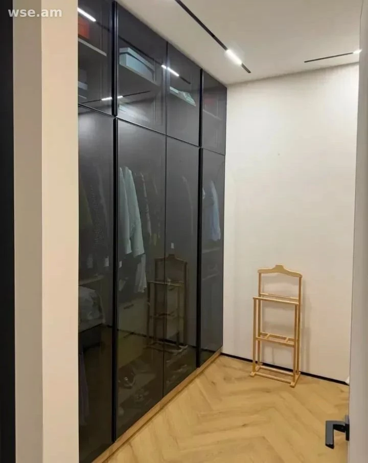 3-սենյականոց, 86 մ², 4/4 հարկ, Հակոբ Պարոնյանի փողոց 15