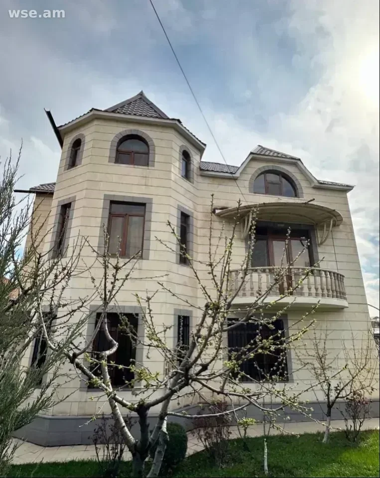 7-bed. house, 300m², 174/35 Davit Bek Street - 1 800 000 ֏