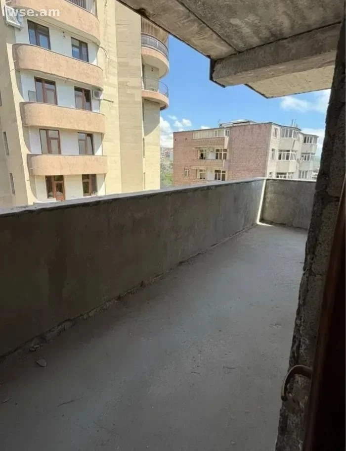 3-սենյականոց, 110 մ², 7/8 հարկ, Լեր Կամսարի փողոց 30/5