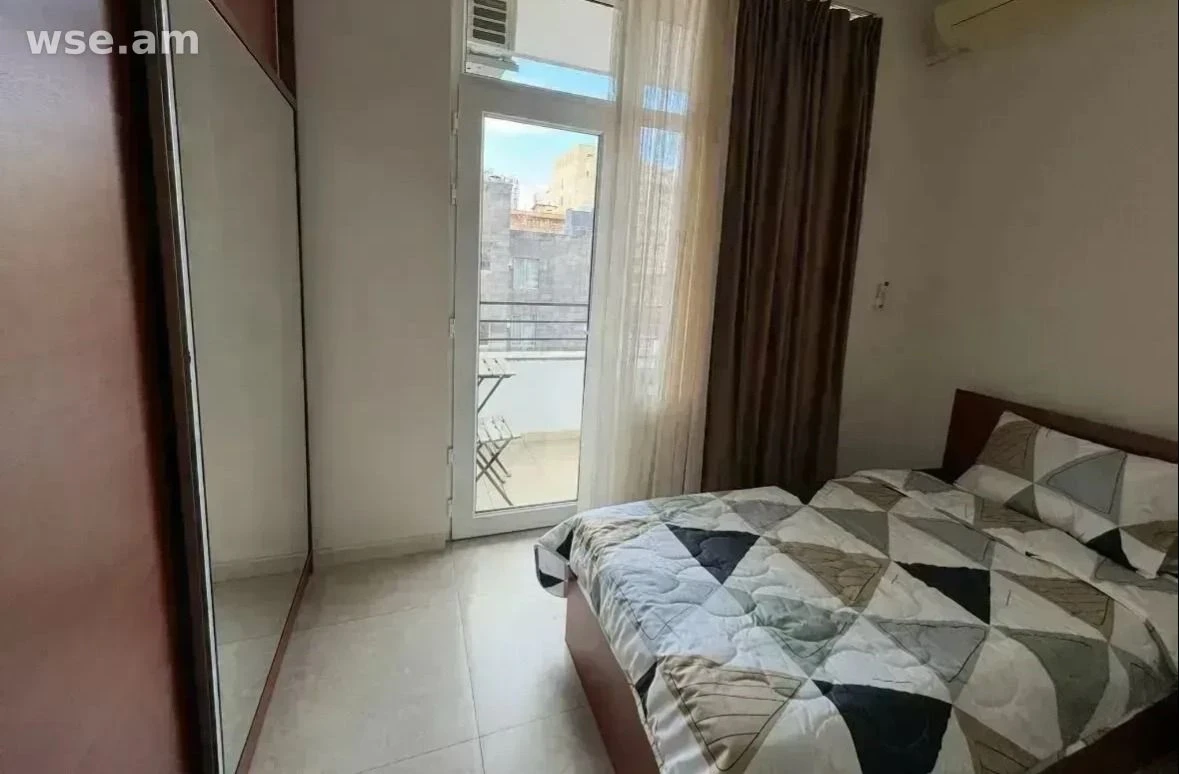 3-սենյականոց, 90 մ², 8/12 հարկ, Նալբանդյան փողոց 7/1